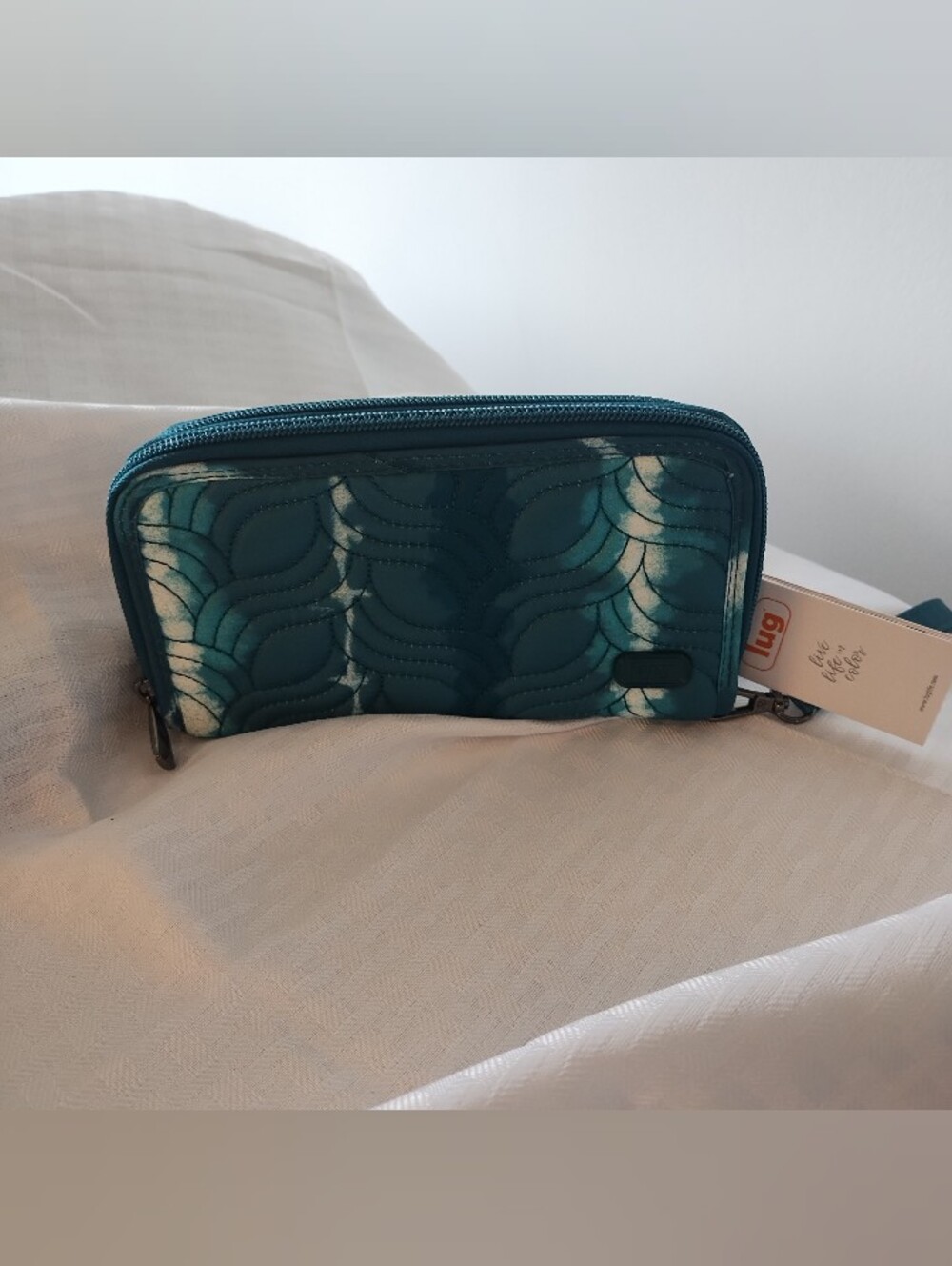NWT Lug splits XL Shibori Teal Quilted Wristlet